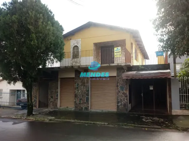 Sobrado com 300m² 6 quartos e 3 banheiros, à venda, no bairro Monte Belo em Gravataí