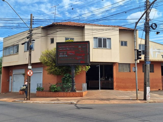 Sobrado com 140m² 5 quartos e 3 banheiros, para alugar, no bairro Centro em Cambé