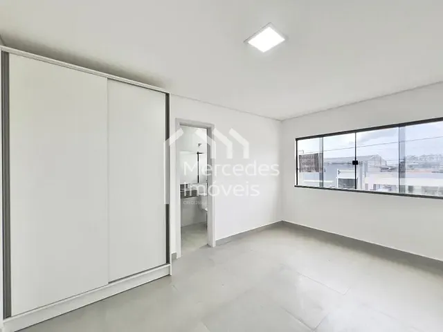 Sobrado com 100m² 2 quartos e 2 banheiros, à venda, no bairro Espinheiros em Itajaí