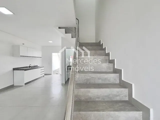 Sobrado com 100m² 2 quartos e 2 banheiros, à venda, no bairro Espinheiros em Itajaí