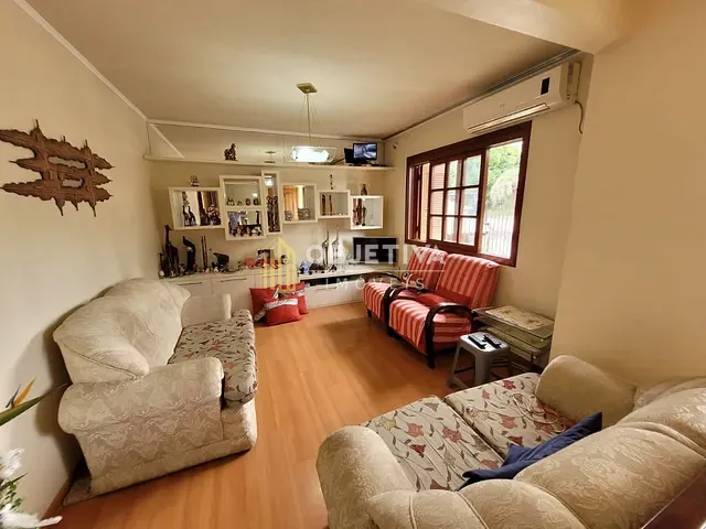 Casa com 347m² 3 quartos e 4 banheiros, à venda, no bairro Medianeira em Porto Alegre