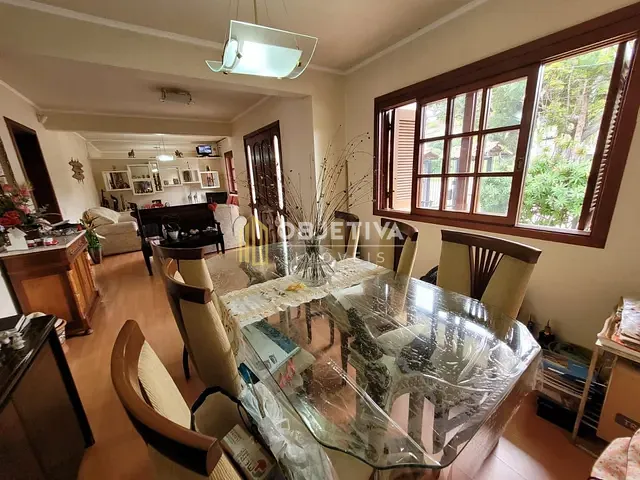 Casa com 347m² 3 quartos e 4 banheiros, à venda, no bairro Medianeira em Porto Alegre