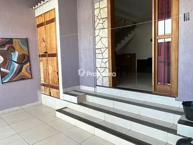 Sobrado com 164m² 3 quartos e 3 banheiros, à venda, no bairro Parque Amazônia em Goiânia