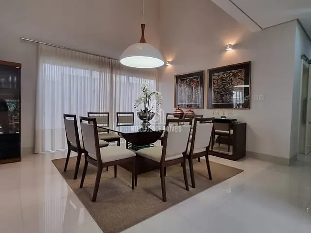 Casa com 372m² 4 quartos e 6 banheiros, à venda, no bairro Jardim Itália em Cuiabá