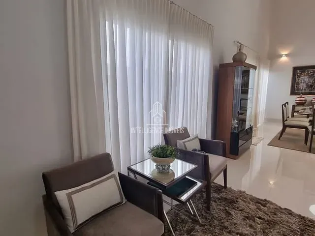 Casa com 372m² 4 quartos e 6 banheiros, à venda, no bairro Jardim Itália em Cuiabá