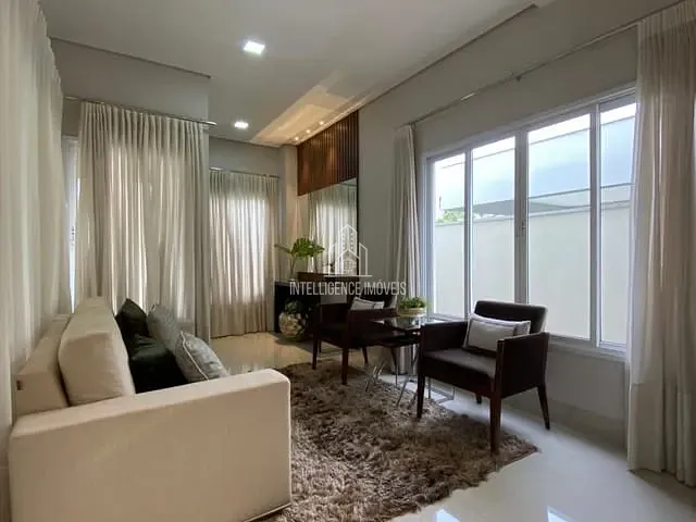Casa com 372m² 4 quartos e 6 banheiros, à venda, no bairro Jardim Itália em Cuiabá
