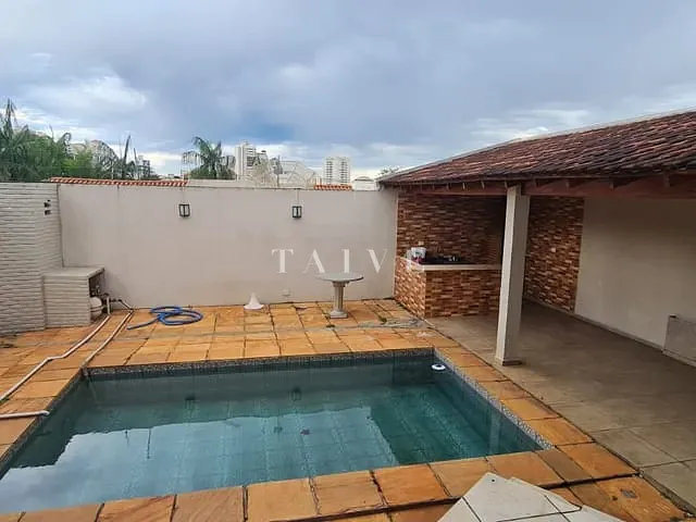 Sobrado com 390m² 3 quartos e 5 banheiros, à venda ou para alugar, no bairro Quebec em Londrina