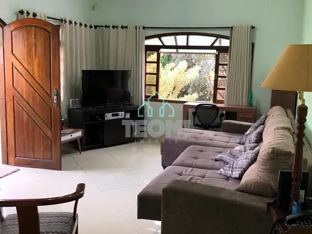 Sobrado com 274m² 2 quartos e 1 banheiro, à venda, no bairro Areão em Taubaté