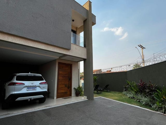 Sobrado com 290m² 3 quartos e 3 banheiros, à venda, no bairro Vila Rezende em Goiânia