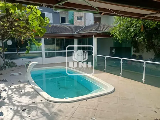 Sobrado com 250m² 3 quartos e 1 banheiro, à venda ou para alugar, no bairro Loteamento Villa Branca em Jacareí