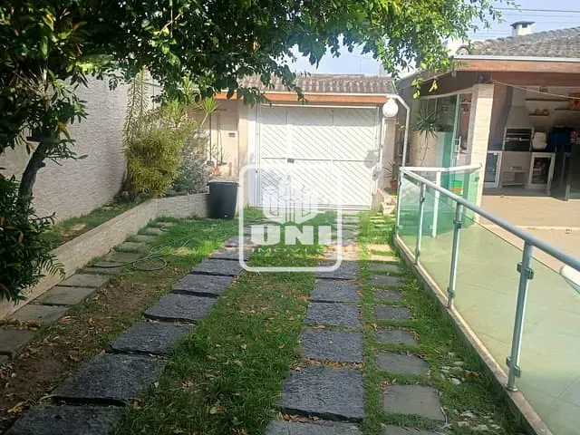 Sobrado com 250m² 3 quartos e 1 banheiro, à venda ou para alugar, no bairro Loteamento Villa Branca em Jacareí