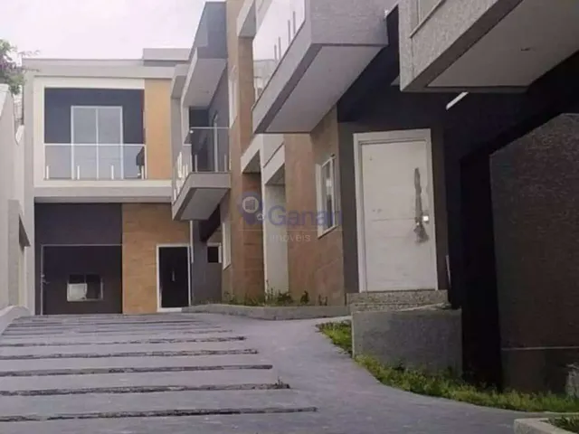Sobrado 4 quartos e 4 banheiros, à venda, no bairro Fazendinha em Curitiba