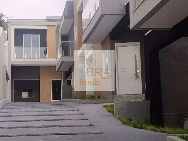 Sobrado 4 quartos e 4 banheiros, à venda, no bairro Fazendinha em Curitiba