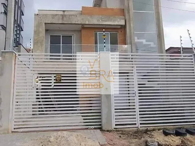Sobrado 4 quartos e 4 banheiros, à venda, no bairro Fazendinha em Curitiba