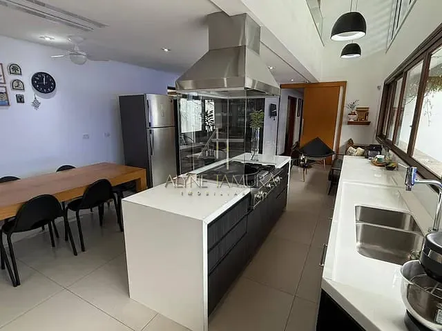 Sobrado com 370m² 3 quartos e 5 banheiros, à venda, no bairro Cerâmica em São Caetano do Sul