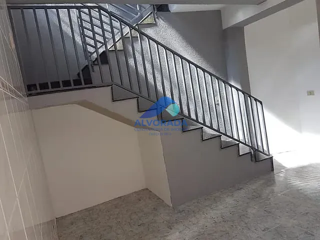 Sobrado com 211m² 4 quartos e 3 banheiros, à venda, no bairro Jardim Uirá em São José dos Campos