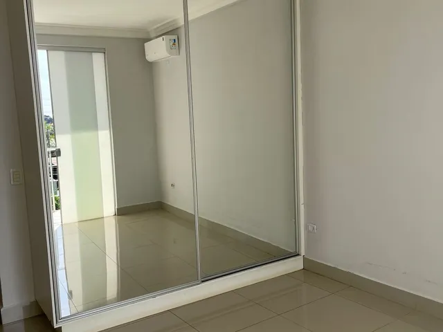 Sobrado com 410m² 4 quartos e 5 banheiros, para alugar, no bairro Jardins Madri em Goiânia