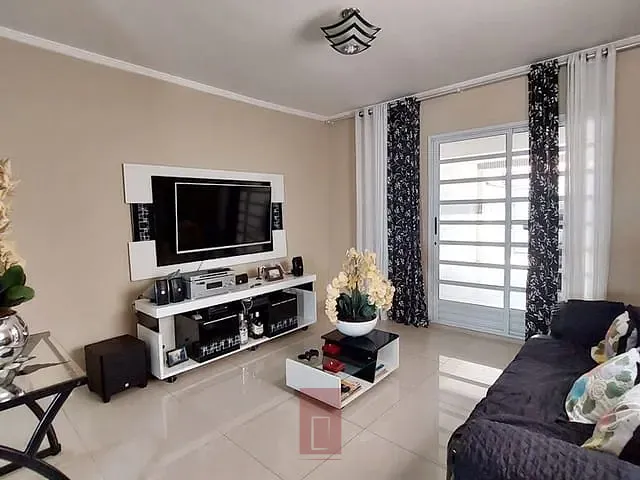 Sobrado com 125m² 7 quartos e 6 banheiros, à venda, no bairro Vila Roque em São Paulo