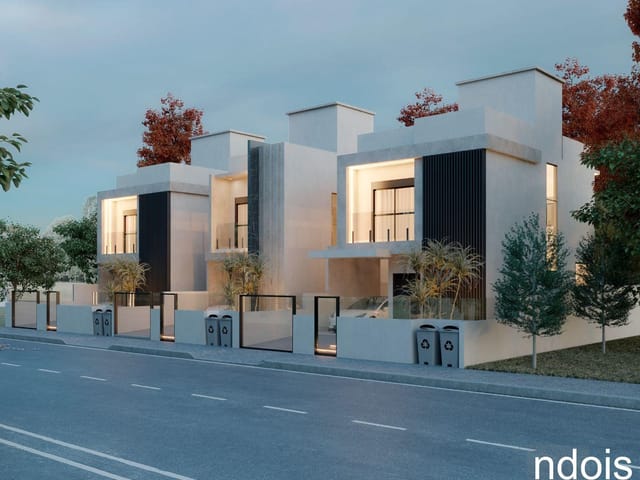 Sobrado com 120m² 2 quartos e 2 banheiros, à venda, no bairro Ponta das Canas em Florianópolis