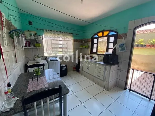 Sobrado com 175m² 3 quartos e 2 banheiros, à venda, no bairro Vila Caldas em Carapicuíba