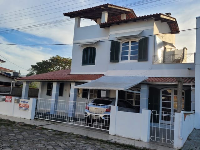 Sobrado com 250m² 4 quartos e 3 banheiros, à venda, no bairro Praia do Quilombo em Penha