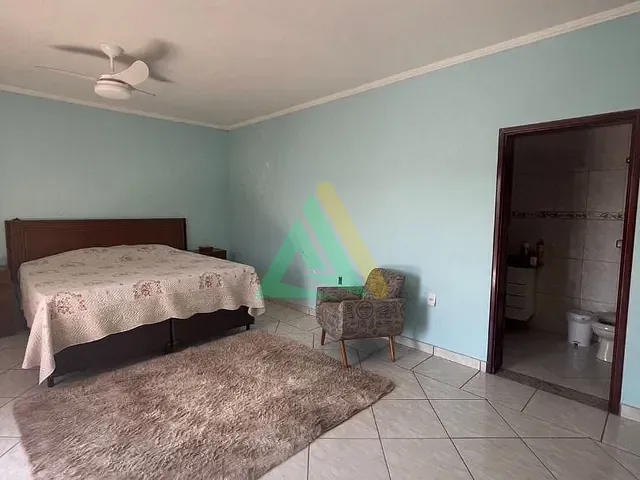 Sobrado com 300m² 4 quartos e 4 banheiros, à venda, no bairro Loteamento Morro Amarelo em Mogi Guaçu