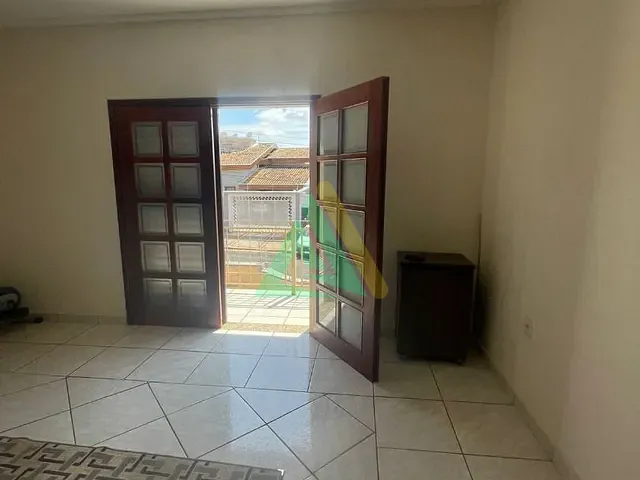 Sobrado com 300m² 4 quartos e 4 banheiros, à venda, no bairro Loteamento Morro Amarelo em Mogi Guaçu