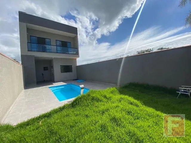 Sobrado 3 quartos e 2 banheiros, à venda, no bairro Barra do Saí em Itapoá