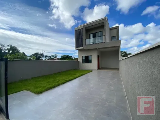 Sobrado 3 quartos e 2 banheiros, à venda, no bairro Barra do Saí em Itapoá