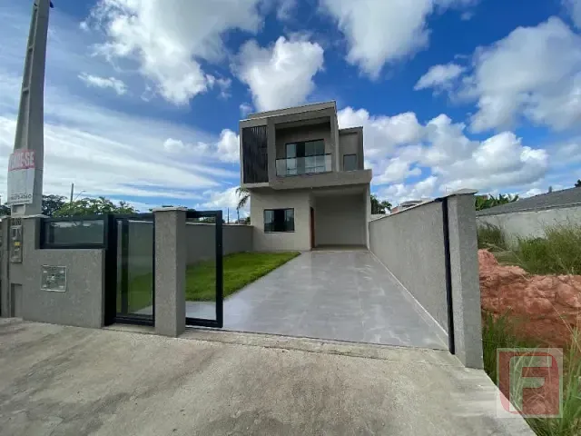 Sobrado 3 quartos e 2 banheiros, à venda, no bairro Barra do Saí em Itapoá