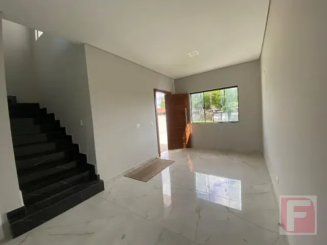 Sobrado 3 quartos e 2 banheiros, à venda, no bairro Barra do Saí em Itapoá