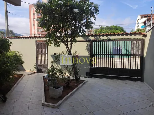 Sobrado com 311m² 5 quartos e 4 banheiros, à venda, no bairro Vila Atlântica em Caraguatatuba
