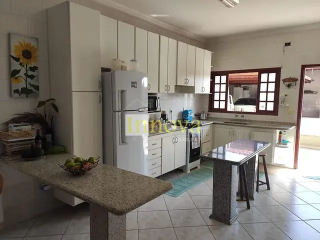 Sobrado com 311m² 5 quartos e 4 banheiros, à venda, no bairro Vila Atlântica em Caraguatatuba