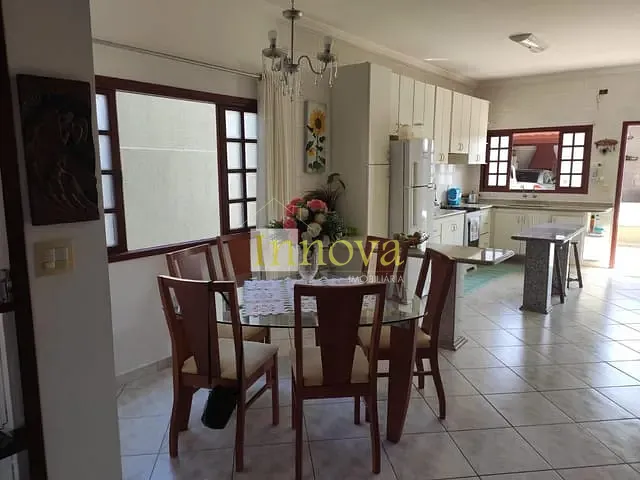 Sobrado com 311m² 5 quartos e 4 banheiros, à venda, no bairro Vila Atlântica em Caraguatatuba
