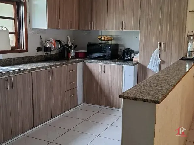 Sobrado com 250m² 3 quartos e 4 banheiros, à venda, no bairro Jardim Suarão (Praia) em Itanhaém