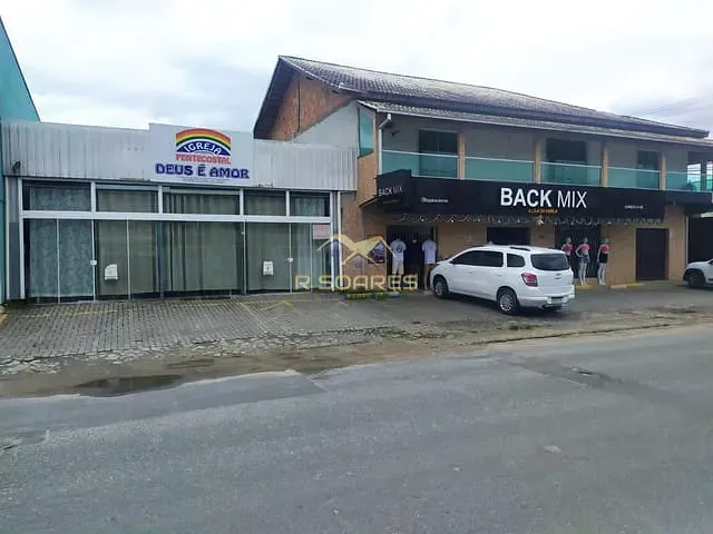 Sobrado com 510m² 3 quartos e 2 banheiros, à venda, no bairro Ulysses Guimarães em Joinville