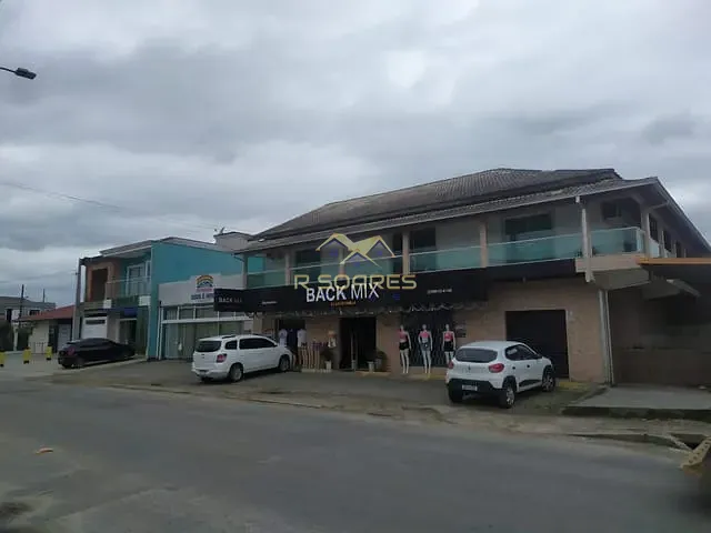 Sobrado com 510m² 3 quartos e 2 banheiros, à venda, no bairro Ulysses Guimarães em Joinville