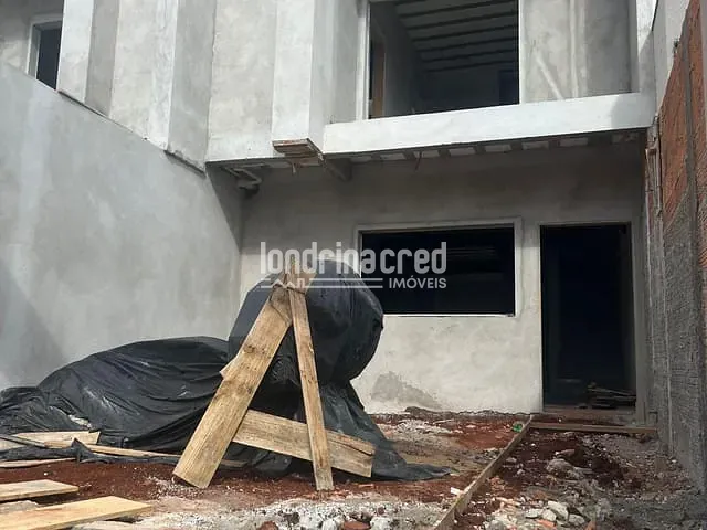 Sobrado com 127m² 3 quartos e 2 banheiros, à venda, no bairro Parque Taua em Londrina