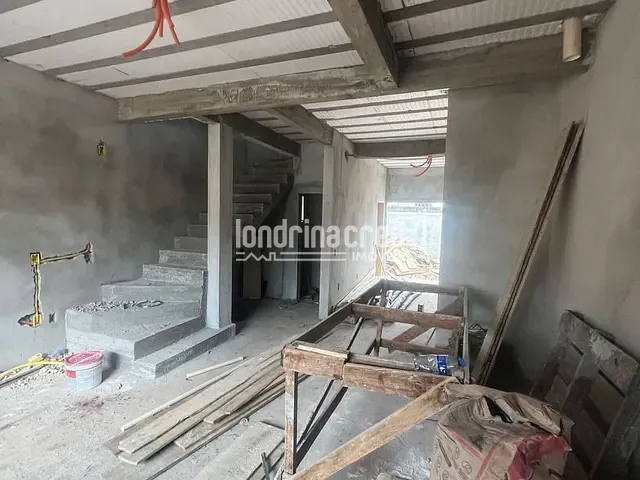 Sobrado com 127m² 3 quartos e 2 banheiros, à venda, no bairro Parque Taua em Londrina