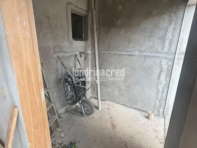 Sobrado com 127m² 3 quartos e 2 banheiros, à venda, no bairro Parque Taua em Londrina