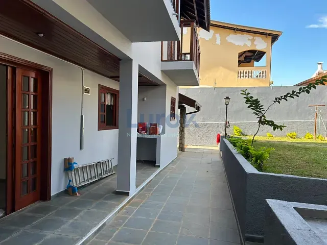 Casa com 450m² 3 quartos e 3 banheiros, à venda ou para alugar, no bairro Residencial São Luiz em Valinhos