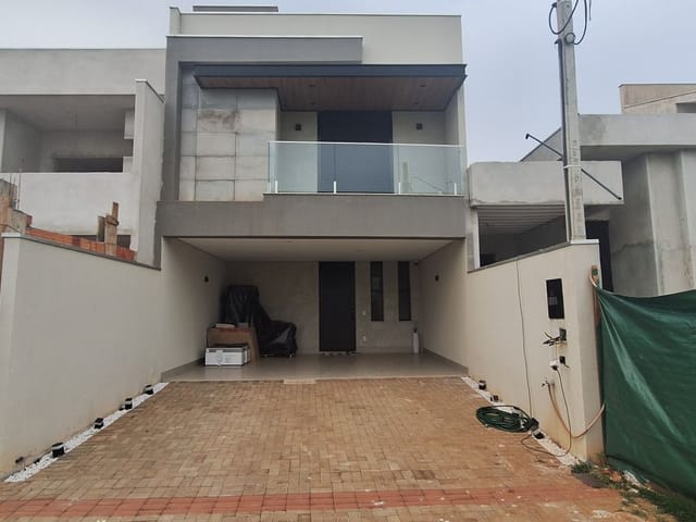 Sobrado com 148m² 3 quartos e 4 banheiros, à venda, no bairro Residencial Morada das Flores em Cambé