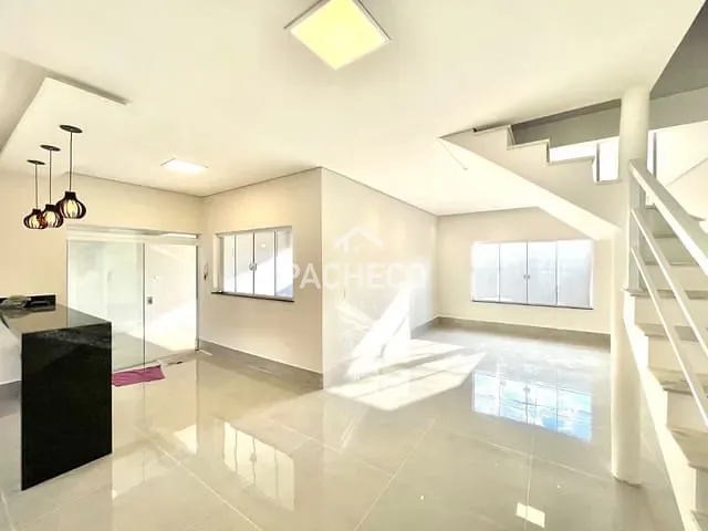 Sobrado com 250m² 4 quartos e 2 banheiros, à venda, no bairro Dodson em Santa Bárbara d'Oeste