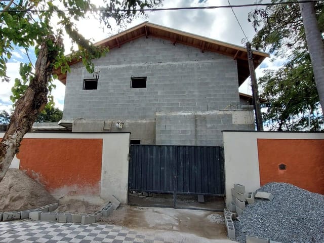 Sobrado 4 quartos e 3 banheiros, à venda, no bairro Quiririm em Taubaté