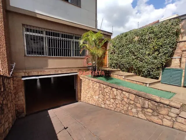 Sobrado com 360m² 3 quartos e 5 banheiros, à venda ou para alugar, no bairro Chácara Inglesa em São Paulo