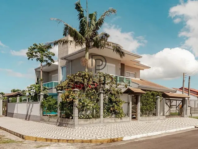 Sobrado com 350m² 4 quartos e 3 banheiros, à venda, no bairro Curumim em Capão da Canoa