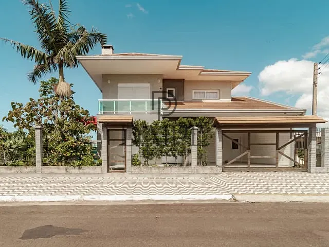 Sobrado com 350m² 4 quartos e 3 banheiros, à venda, no bairro Curumim em Capão da Canoa