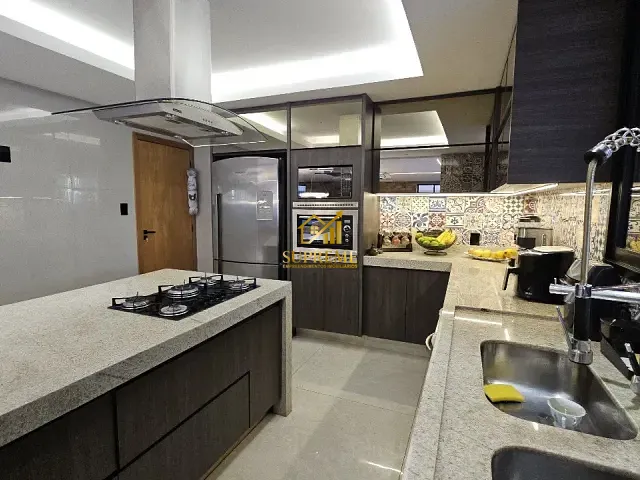 Sobrado com 493m² 5 quartos e 7 banheiros, à venda, no bairro Residencial Granville em Goiânia