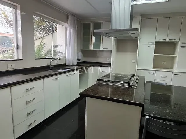 Sobrado 5 quartos e 6 banheiros, à venda, no bairro Iguaçu em Londrina