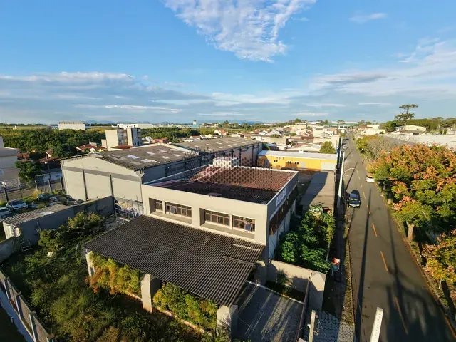 Sobrado com 650m², para alugar, no bairro Águas Belas em São José dos Pinhais